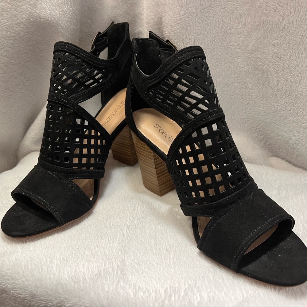 Open toe cut-out chunky heeled sandals